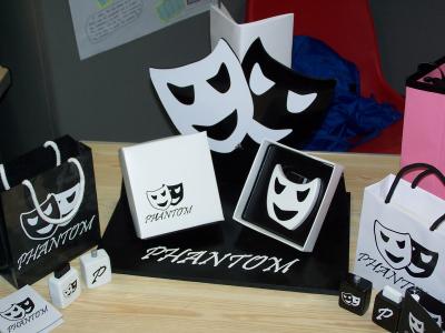 picture of Packaging for a perfume/aftershave bottle with promotional products and display